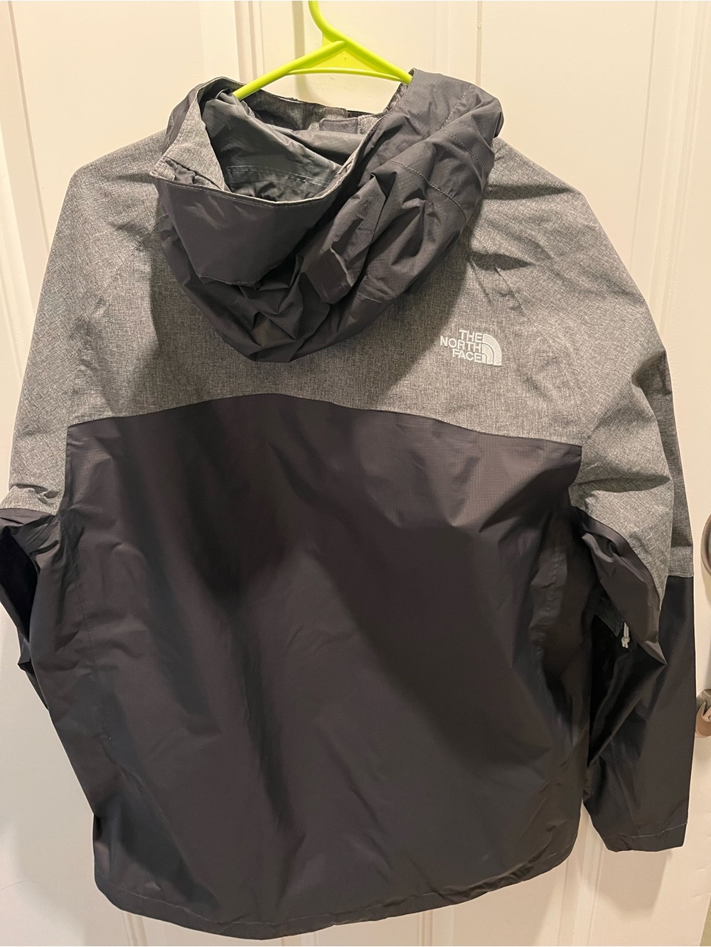 Like New!! The North Face Black Jacket with Gray Sleeves Hooded Raincoat - Picture 2 of 4